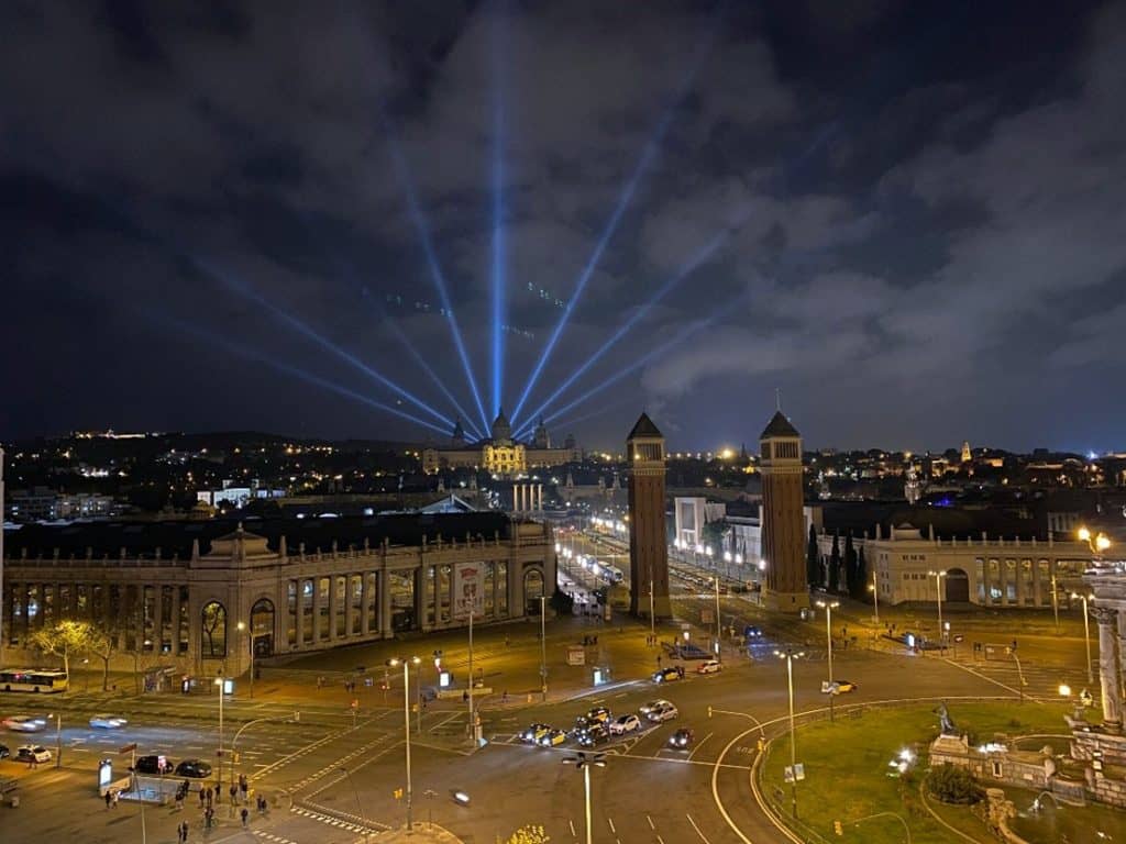 Vistas de la Plaza España desde Arenas en otoño en Barcelona.